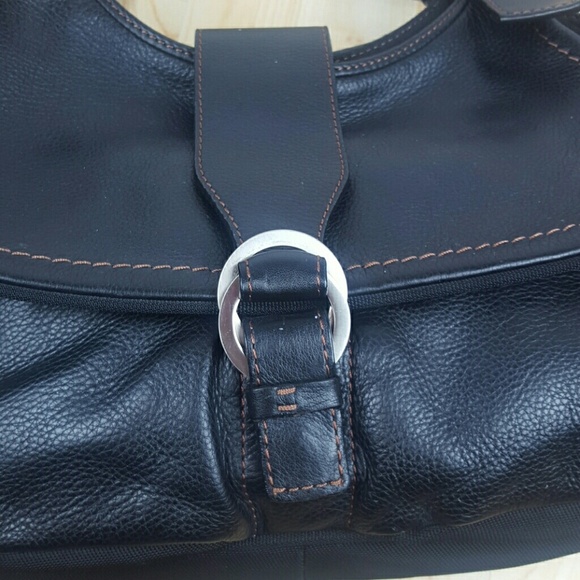 Kenneth Cole Reaction Large Shoulder Leather Bag - Picture 2 of 8